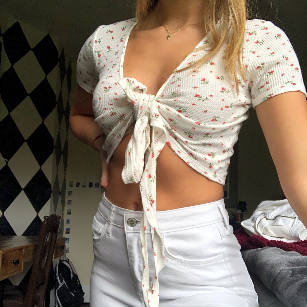 Brandy Melville rose shirt